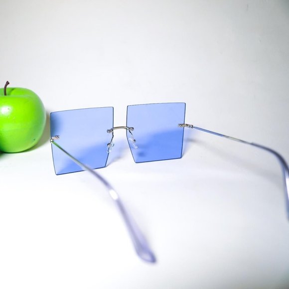 We Are Excited About Oversized Eyewear Colored Frames Tinted Lenses Sunglasses - Picture 3 of 3